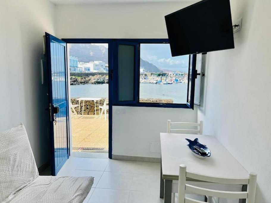 Orzola Oceanviews Apartment Екстериор снимка